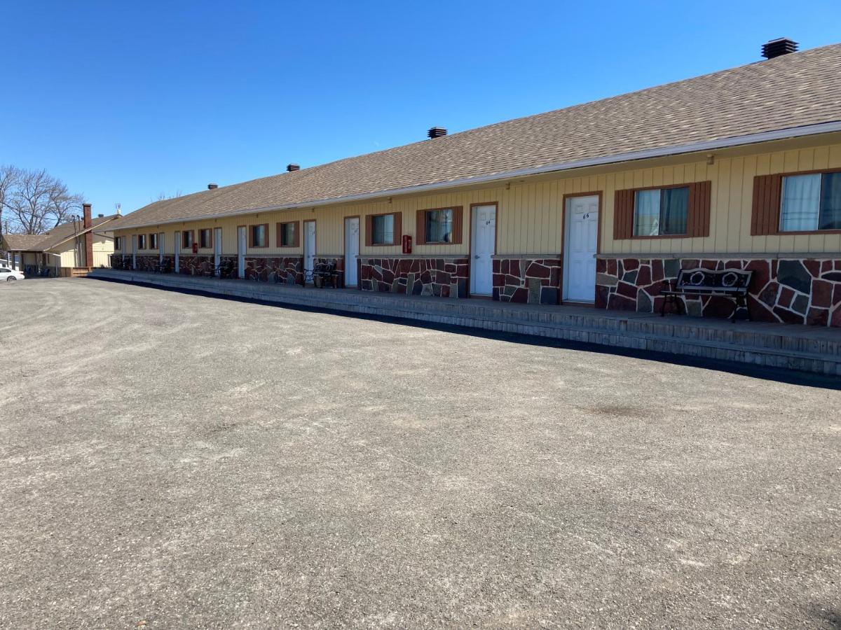 Motel Carleton Sur Mer Exterior photo