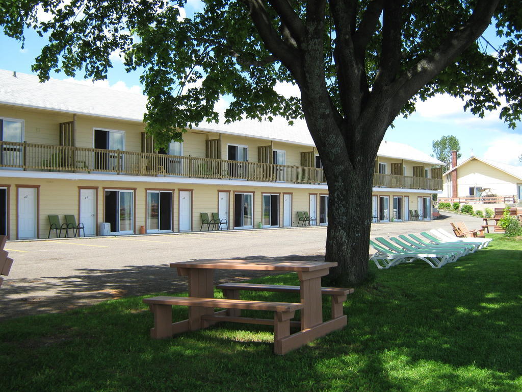 Motel Carleton Sur Mer Exterior photo