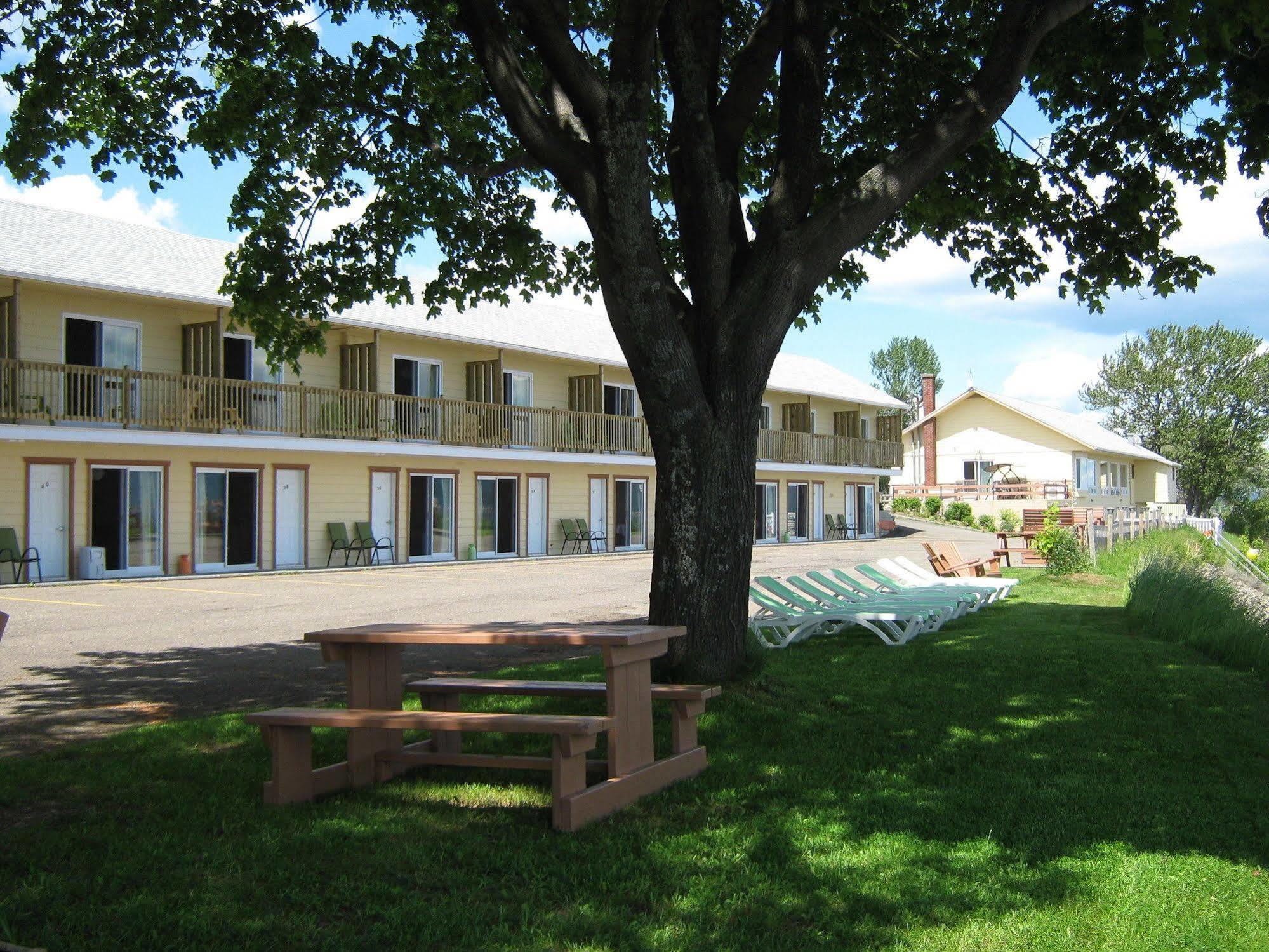 Motel Carleton Sur Mer Exterior photo